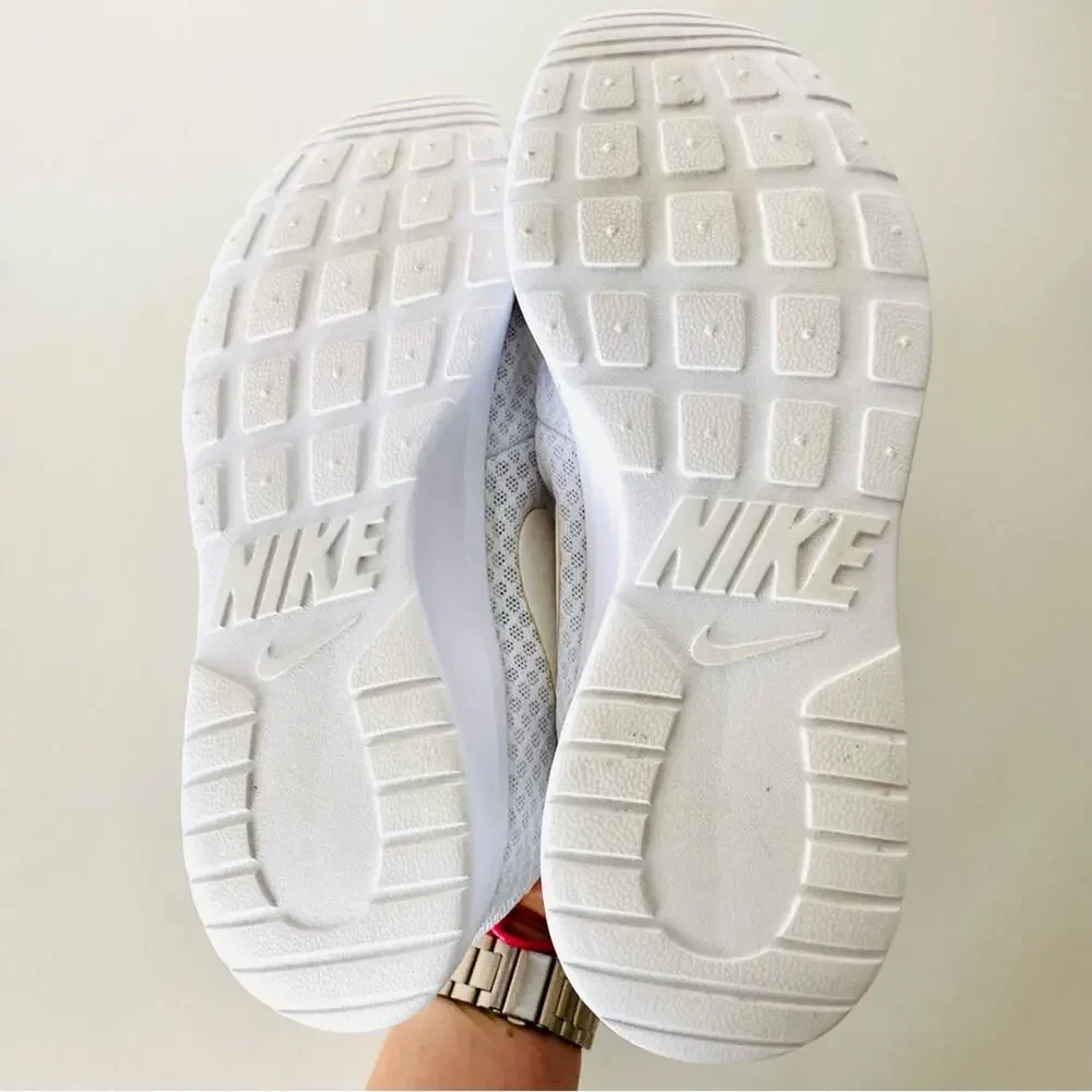 NIKE White Logo Classic Athletic Running Shoe Sneakers Lace Up Gym Shoes 7.5